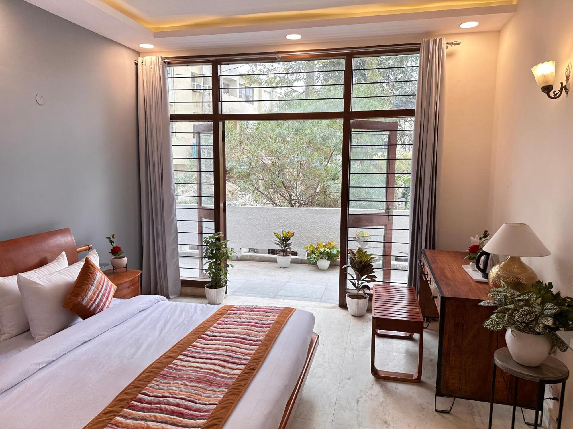 Grove Residency Hauz Khas Couple Friendly Hotel