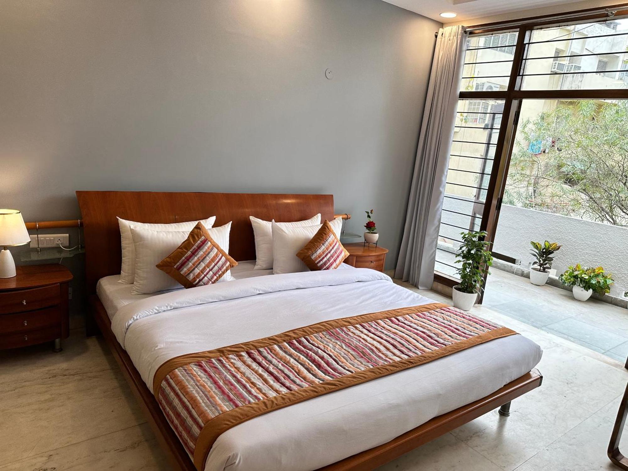 Hotel Grove Residency Hauz Khas Couple Friendly New Delhi