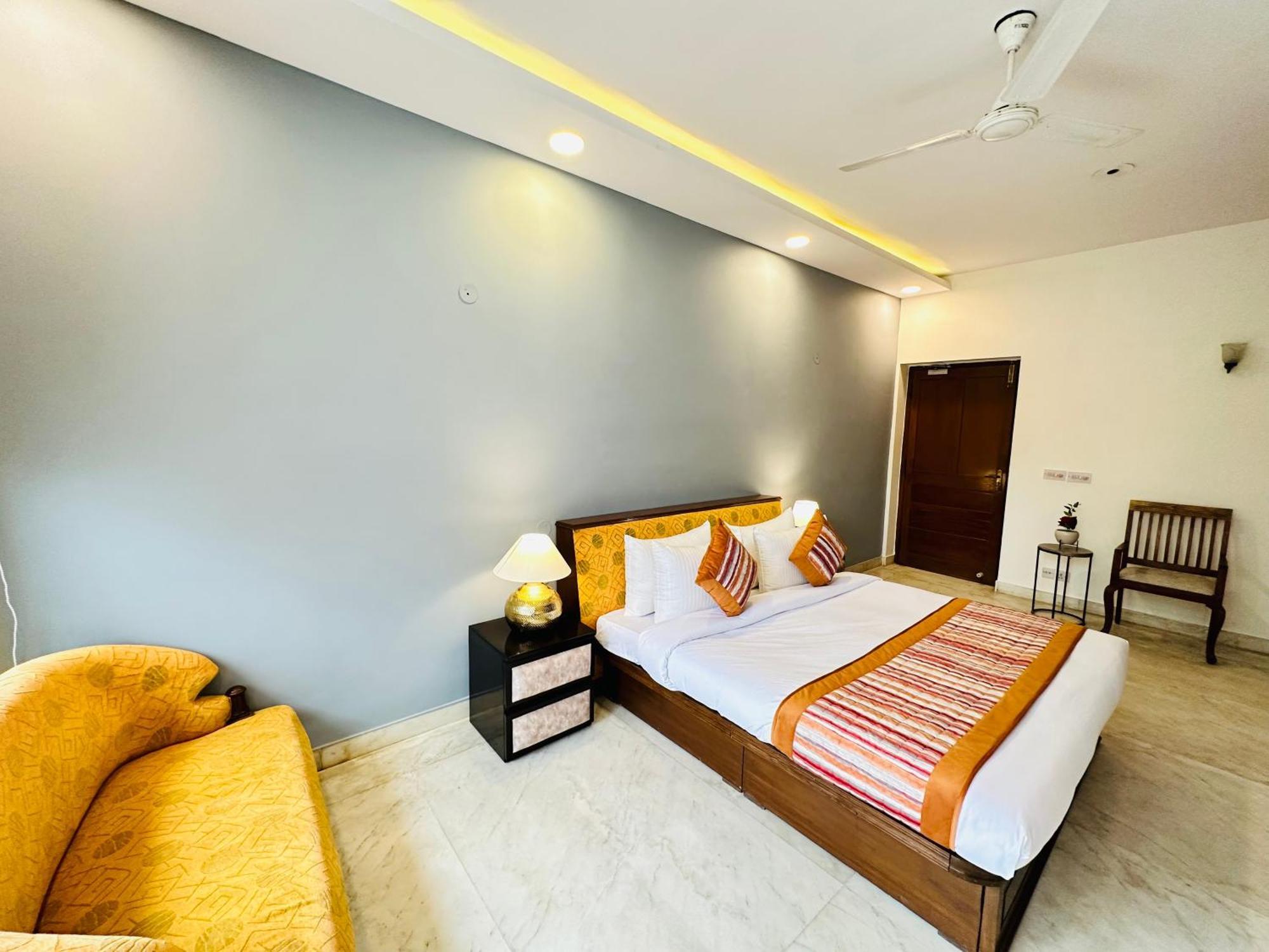 Grove Residency Hauz Khas Couple Friendly Hotel