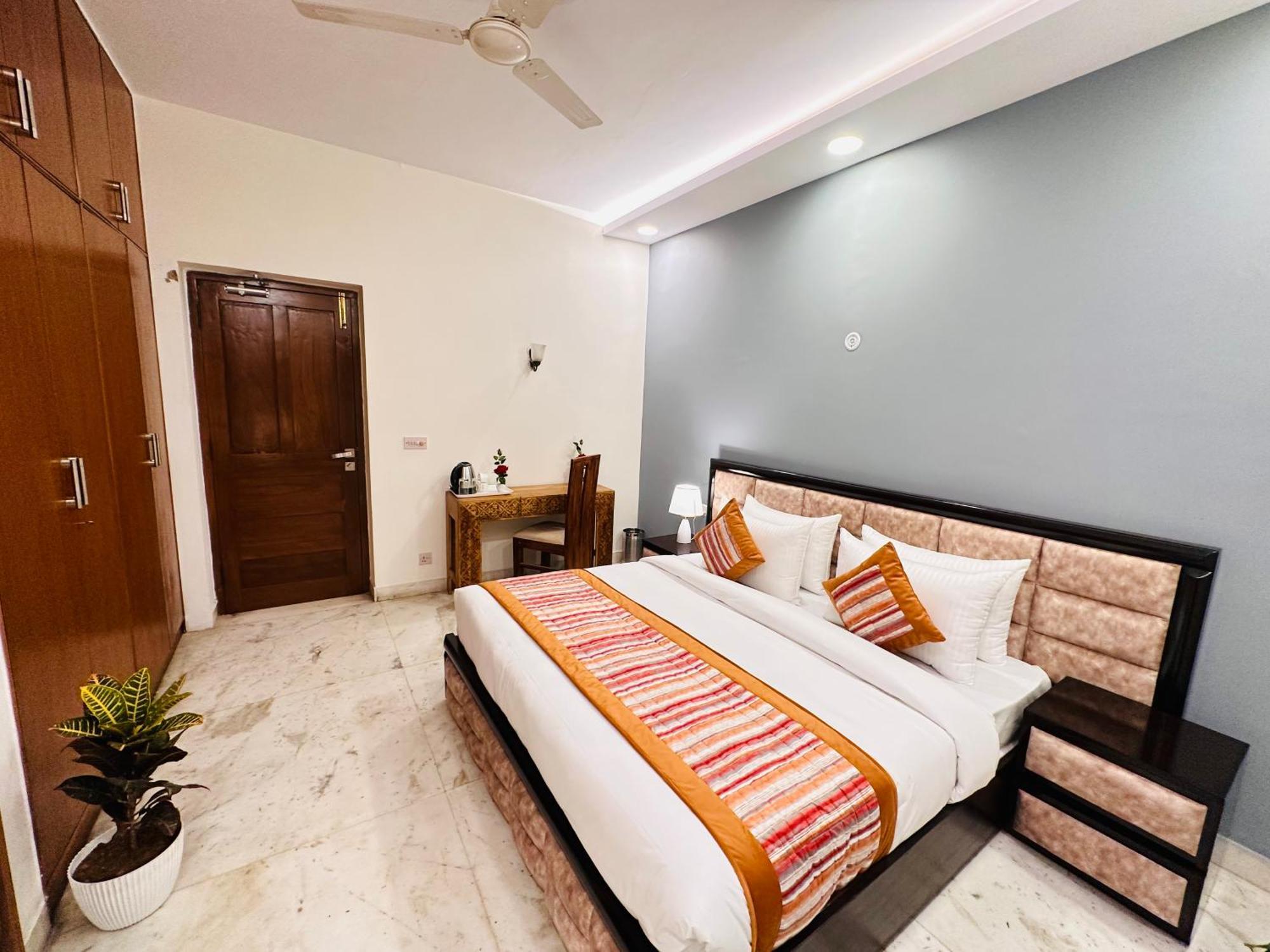 Grove Residency Hauz Khas Couple Friendly New Delhi