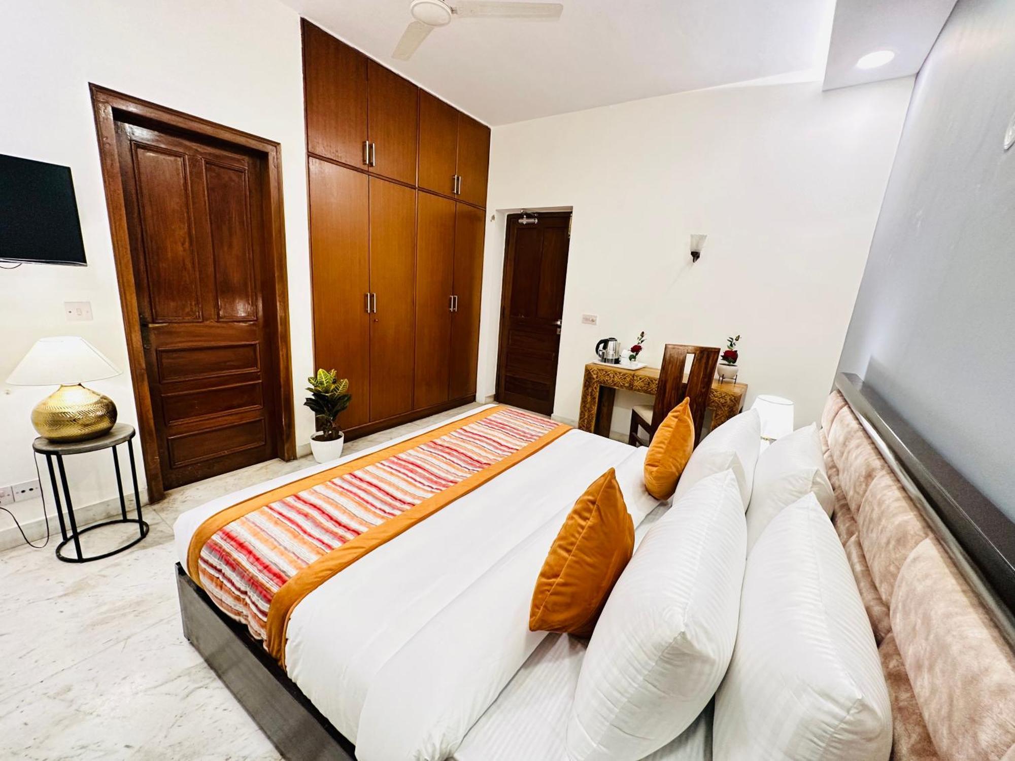 Hotel Grove Residency Hauz Khas Couple Friendly 3*