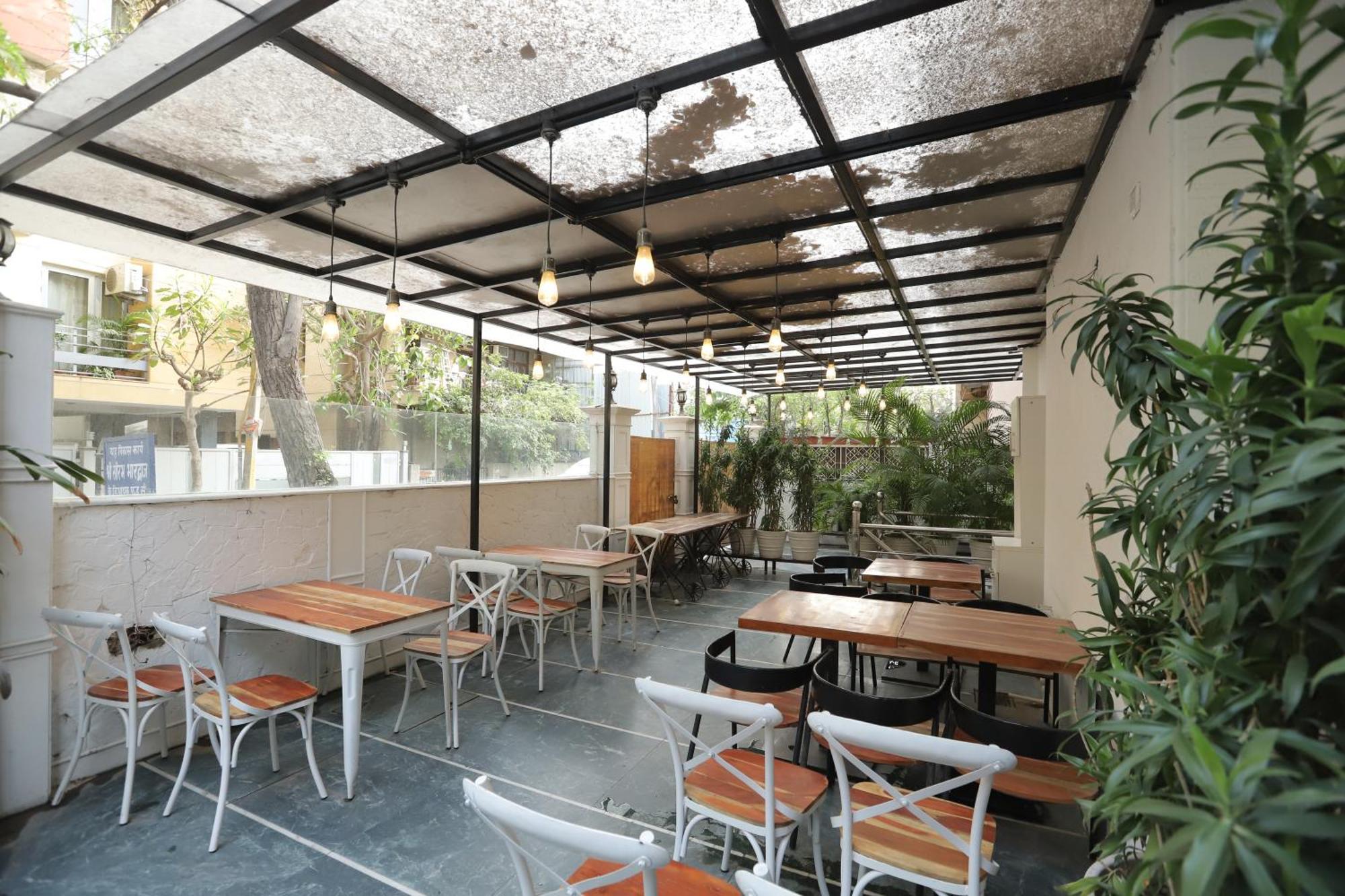 Grove Residency Hauz Khas Couple Friendly Hotel